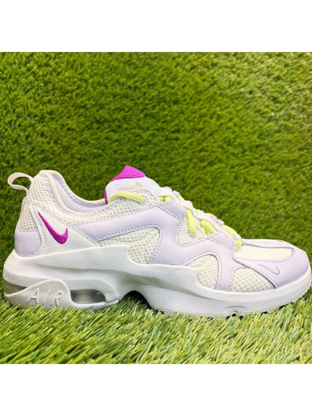 Nike Air Max Graviton Womens Size 8 White Purple Athletic Running Shoes Sneakers